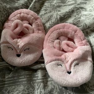 Cuteee newborn slippers in perfect condition…